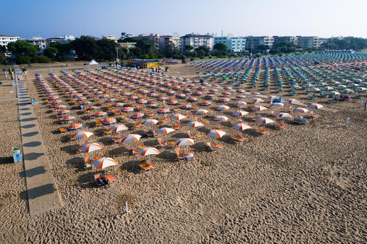 Girasoli Bibione Eksteriør billede