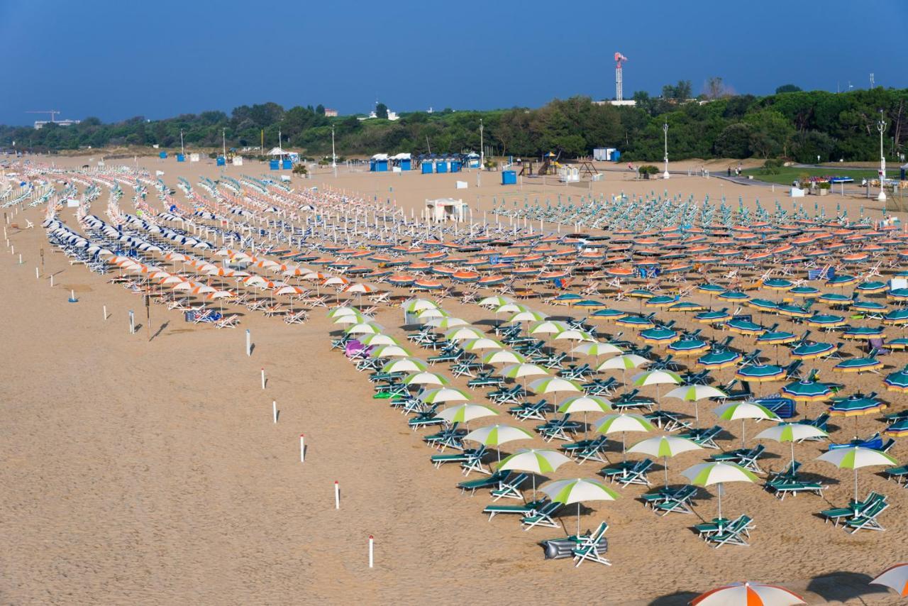 Girasoli Bibione Eksteriør billede